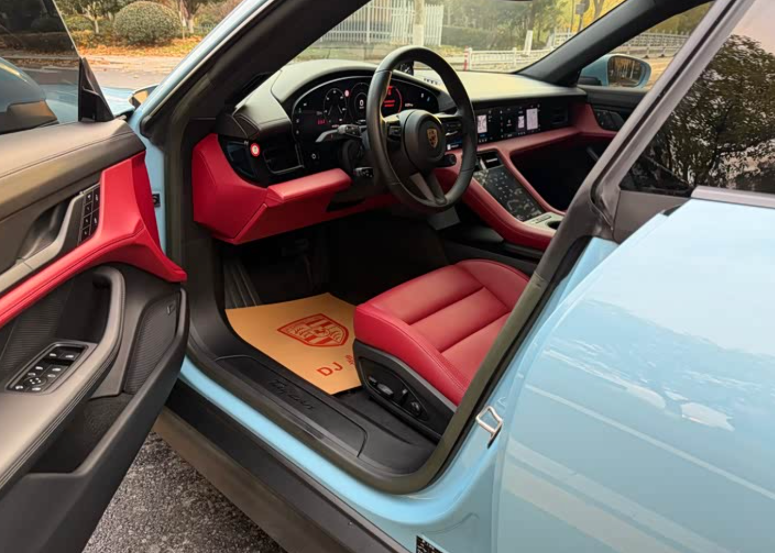 Porsche Taycan 2022 18,000km Used