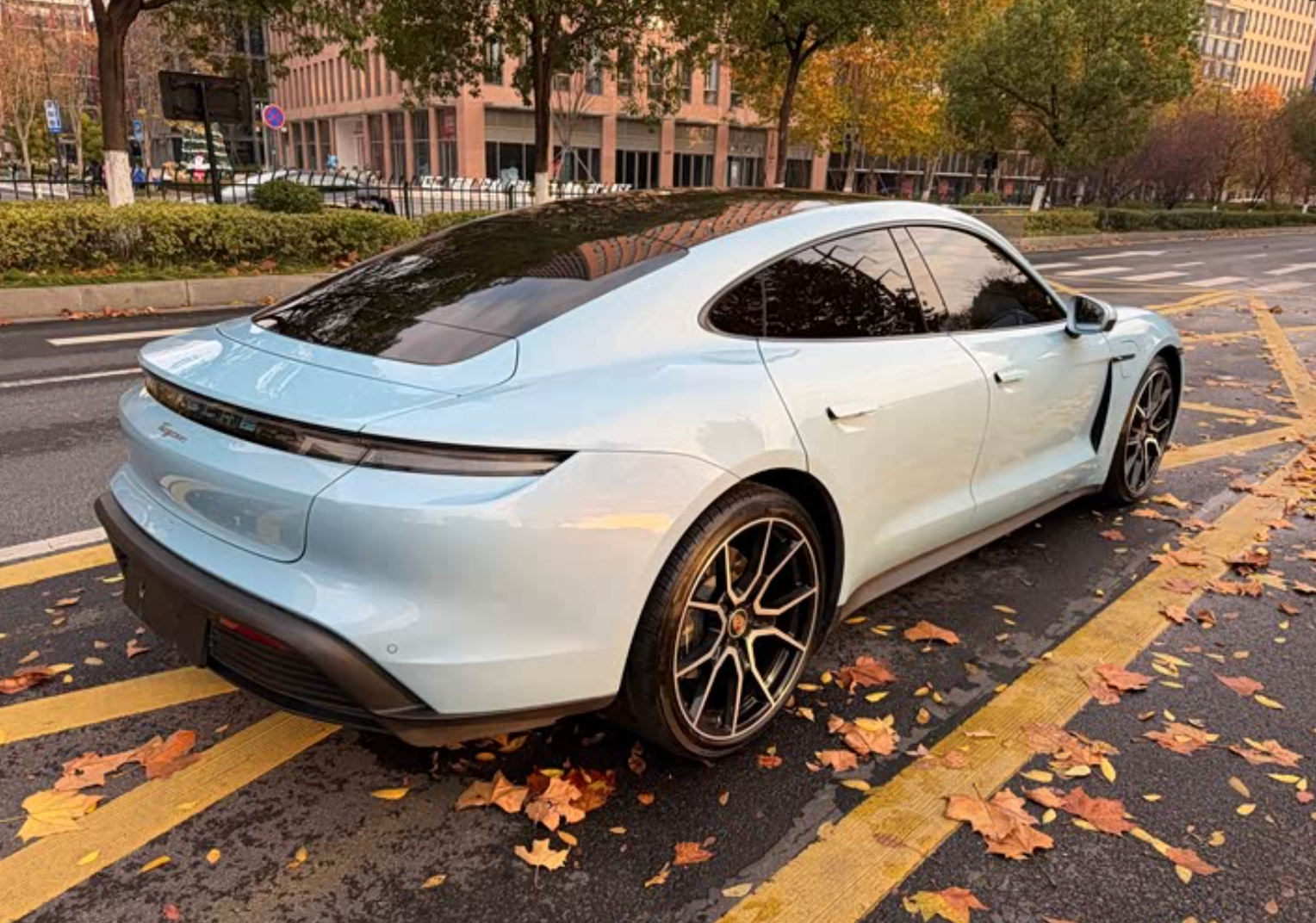 Porsche Taycan 2022 18,000km Used