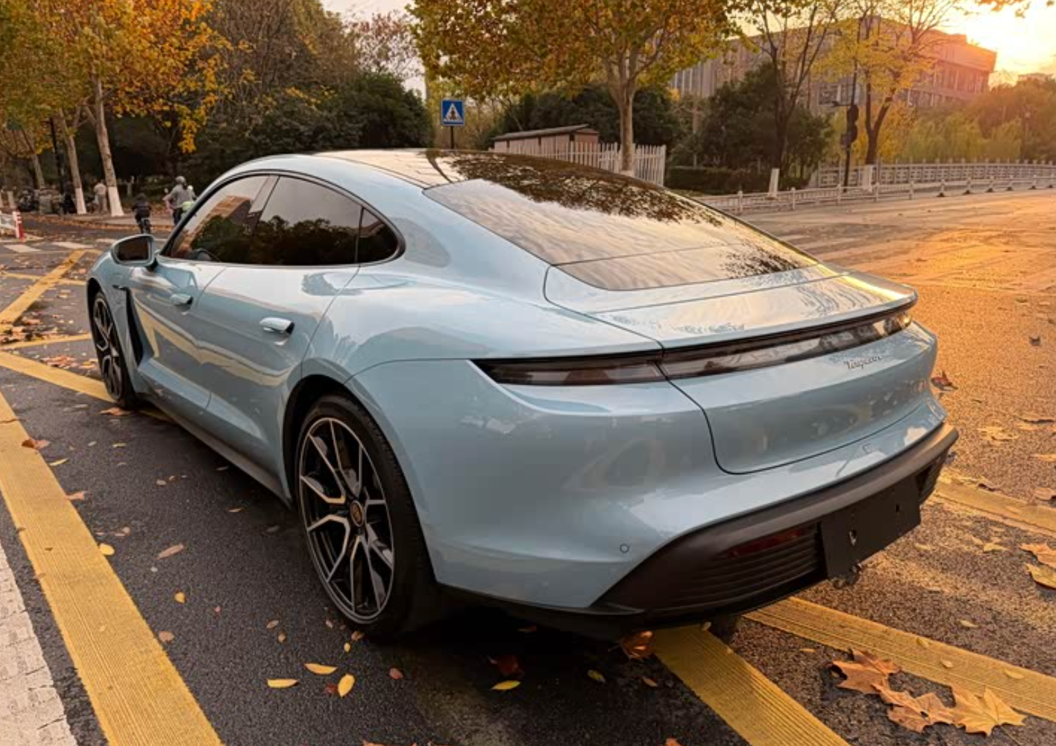 Porsche Taycan 2022 18,000km Used